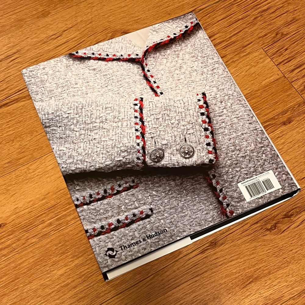 Chanel large hardcover book decor - Picture 3 of 3